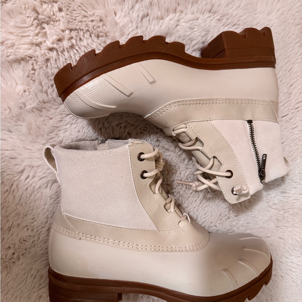 Sperry Cream Lace-Up Boots size 10